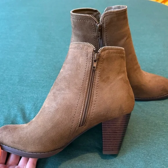 JustFab Tan Suede size 9 Heeled Boots - Picture 3 of 7